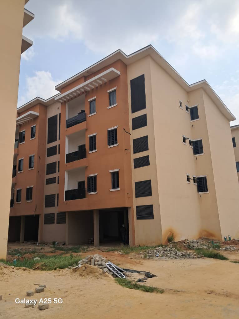 A Three Bedroom Flat And A Room Self Contained With All Necessary Facilities