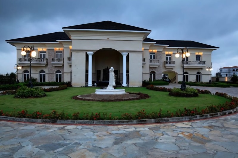EXCLUSIVE 7 BEDROOM WATERFRONT MANSION WITH ALL NECESSARY FACILITIES